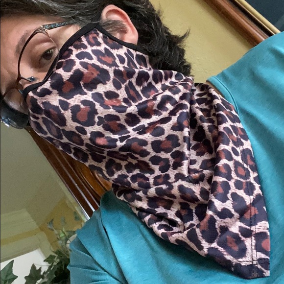 Last 1! Leopard Cat facemask gaiter with ear loops - Picture 3 of 6